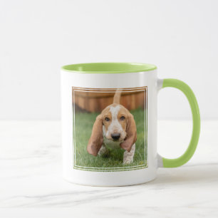 Caneca Filhote de Basset Hound Caminhando
