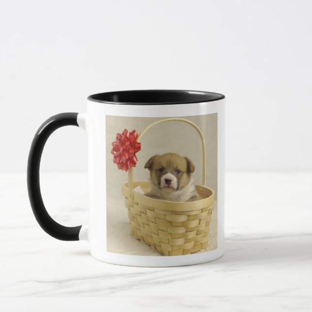 Caneca Filhote de cachorro em uma cesta (Esquerda)