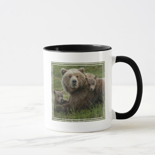 Caneca Filhotes de Urso Pardo se Aconchegando com a Mãe (Direita)
