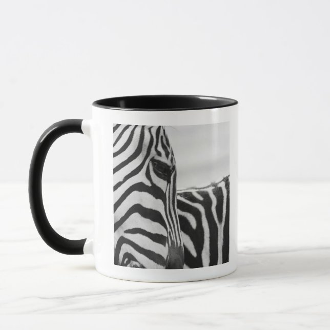 Caneca Fim-acima da cara e do ombro da zebra (Esquerda)