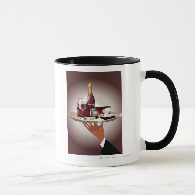 Caneca Fim-acima da mão de um garçom que guardara uma (Direita)