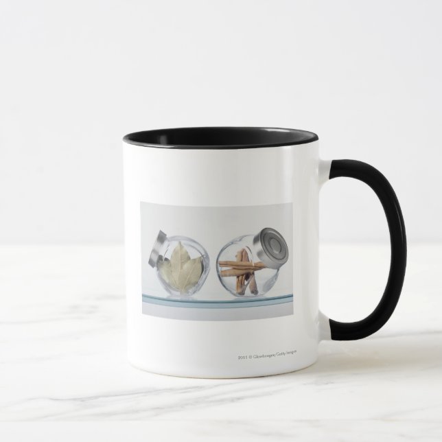 Caneca Fim-acima das ervas em dois frascos (Direita)