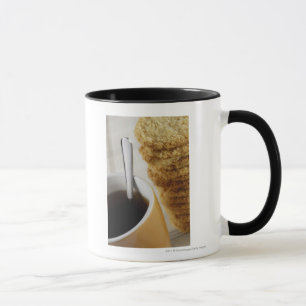 Caneca Fim-acima de uma chávena de café com biscoitos