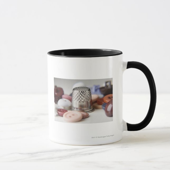 Caneca Fim-acima dos botões com um boné do metal (Direita)