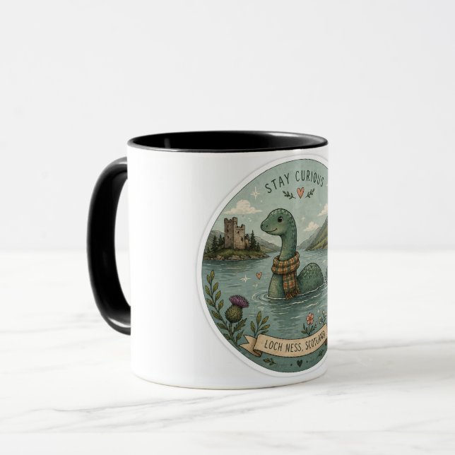 Caneca Fique Curioso Aconchegante Críptido Nessie Monstro (Frente Esquerda)