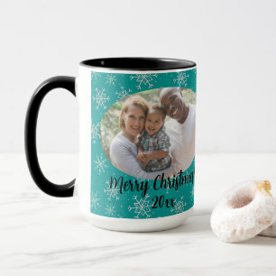 Caneca Flocos de neve brancos e aqua pintados à mão na fo