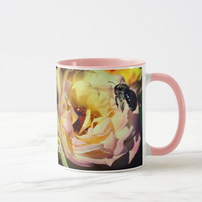 Caneca Flor De Abelhas E Rosa Personalizada (Direita)