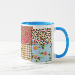 Caneca floral do teste padrão dos retalhos do