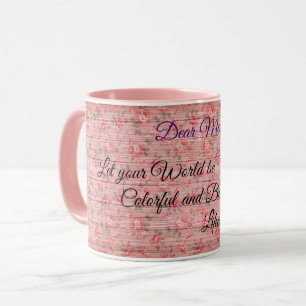Caneca Floral no texto personalizado de madeira