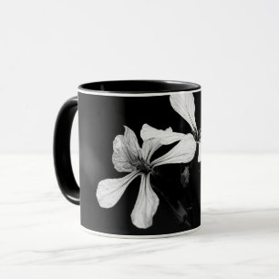 Caneca floral preto e branco minimalista
