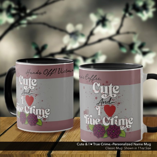 Caneca Fofa & Eu ❤️ Crime Verdadeiro.–Nome Personalizado (Cute & I ❤️ True Crime.–Classic Mug Personalized with Your Name.)