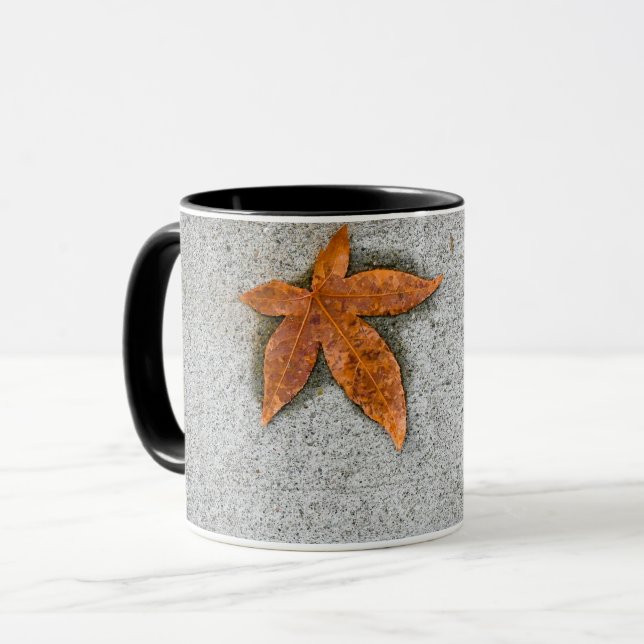 Caneca Folha na Calçada (Frente Esquerda)