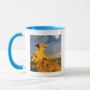 Caneca Formação Esculturada das Badlands em Grama Curta