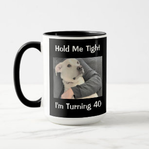 Caneca Foto de Cachorro Bonito Assustado a Fazer 40 Anive