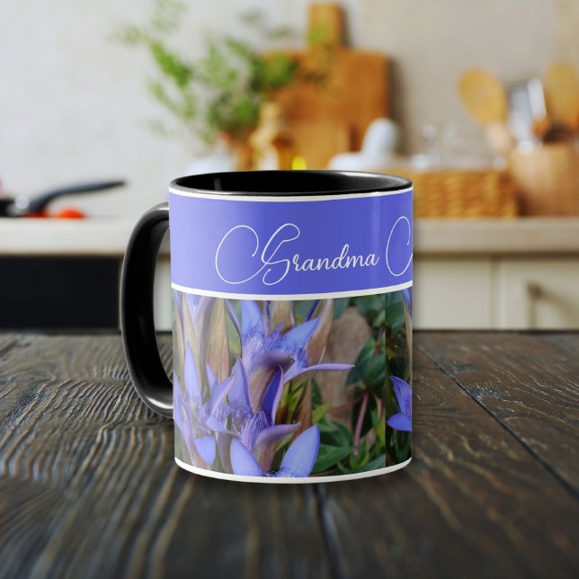 Caneca Foto Gentiana Azul (Blue Gentian wildflower with personalized name in a modern design.)