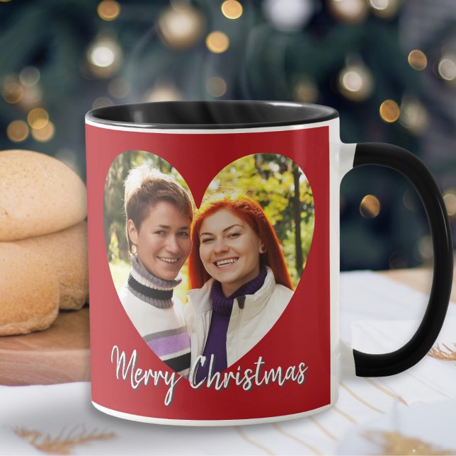 Caneca Foto Romântica Moderna Fofa Coração Feliz Natal (A Christmas mug, with your chosen photo displayed in a heart shape, and your own message on the back)