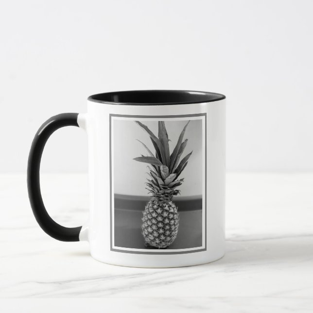 Caneca Foto simples de um abacaxi com texto personalizáve (Esquerda)