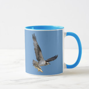 Caneca Fotografia de Osprey Voadora e Fish Willife