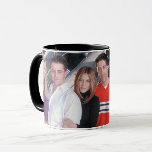 Caneca FRIENDS™ | Casais com Roupas Casuais (Frente Esquerda)