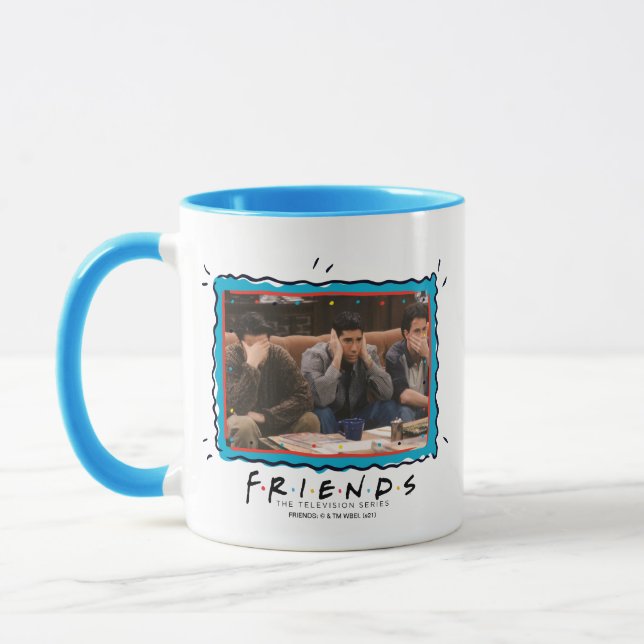 Caneca FRIENDS™ | Joey, Ross e Chandler no Sofá (Esquerda)