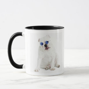 Caneca fundo branco, buldogue branco, azul matizado