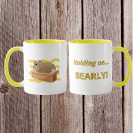 Caneca Funny Bear “Holding On, Bearly!” Design