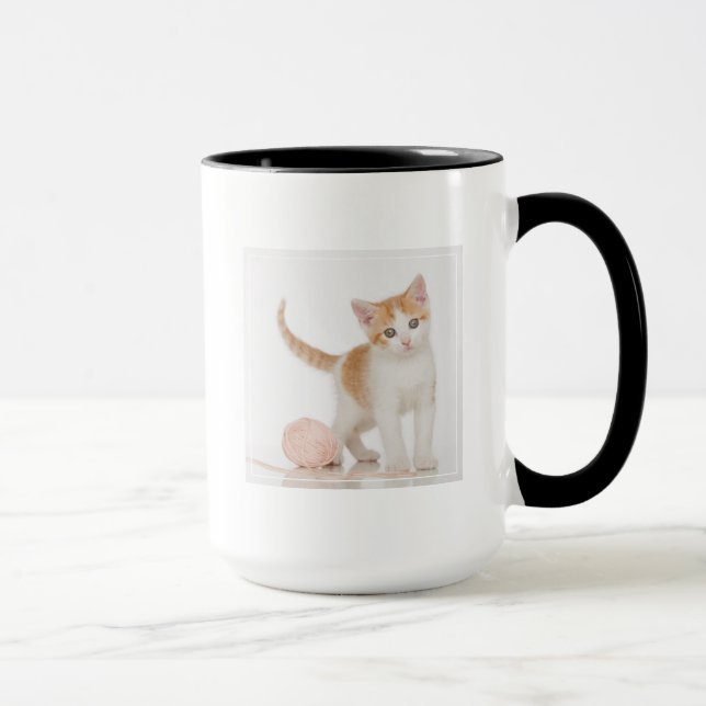 Caneca Gatinho ao lado da bola da corda (Direita)
