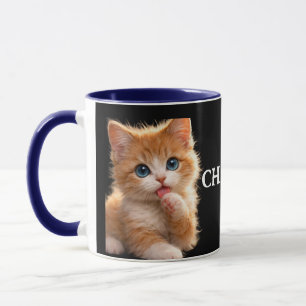 Caneca Gatinho de Olhos Azuis Lambendo a Pata