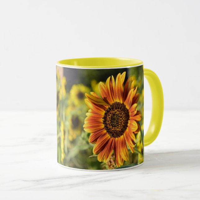 CANECA GIREL FLORES AMARELAS DE FORMA ÚNICA! (Frente Esquerda)