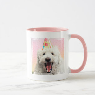 Caneca Goldendoododle com chapéu de festa