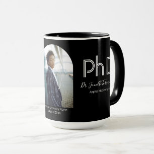Caneca Graduação de Foto em PhD Preto de Keepsasaet Mod