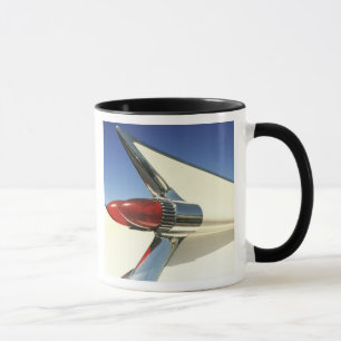 Caneca Gráfica: Close-up da barbatana e luz traseira em