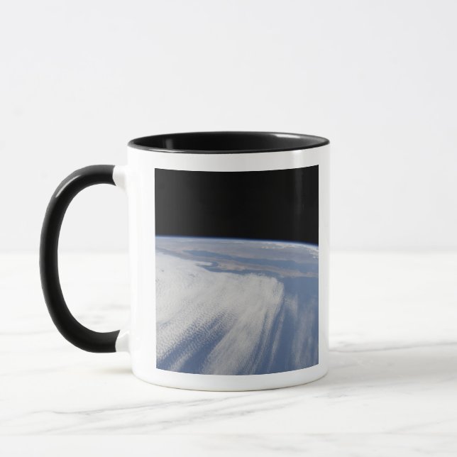 Caneca Grande cobrir de nuvens sobre o Oceano Pacífico (Esquerda)