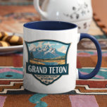 Caneca Grande Teton National Park Illustration Retro<br><div class="desc">Grande Teton vetor trabalho de arte design. O parque inclui os maiores picos da Faixa Teton,  assim como a maioria das seções de norte do vale conhecido como Jackson Hole.</div>