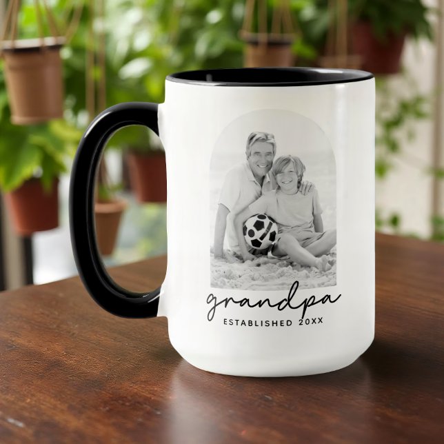 Caneca Grandpa Established 20XX Modern Simple Photo (Criador carregado)