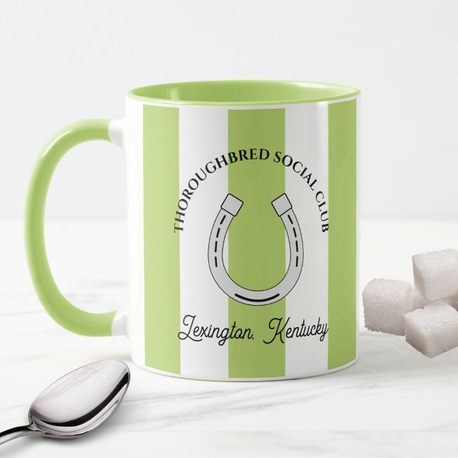Caneca Greve Verde do Clube Social Geral em Espírito Ferr (Thoroughbred Horse Racing Social Club Custom Mug in Green Cabana Stripes)