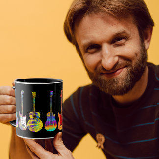 Caneca Guitarras Coloridas em Preto