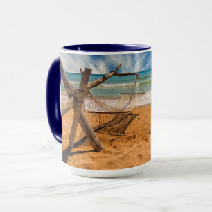Caneca Hammock em uma estância de Verão tropical  
