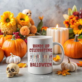 Caneca Hands Up Celebrating Halloween