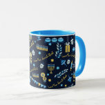 Caneca Hanukkah Personalizou Menorah Dreidel Mug<br><div class="desc">Nosso Chanucá Personalizou a Caneca Personalizada Menorah Dreidel inclui menorás, sonhos, jarras de azeite, rosquinhas de geleia e muito mais. Personalize com sua mensagem para fazer com que Chanukah faça sua própria caneca e encante seu destinatário sortudo com uma caneca personalizada que foi feita apenas para eles! Perguntas? Envie-nos uma...</div>