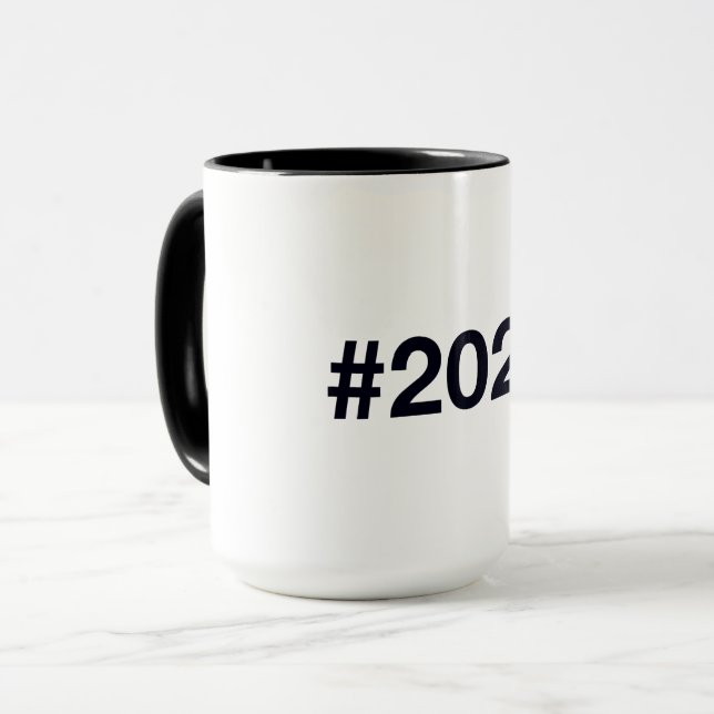 Caneca Hashtag 2023 (Frente Esquerda)