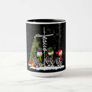 Caneca Homens de Neve Sob a Árvore: Uma Mensagem de Natal