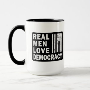 Caneca Homens Reais Adoram Democracia e Café