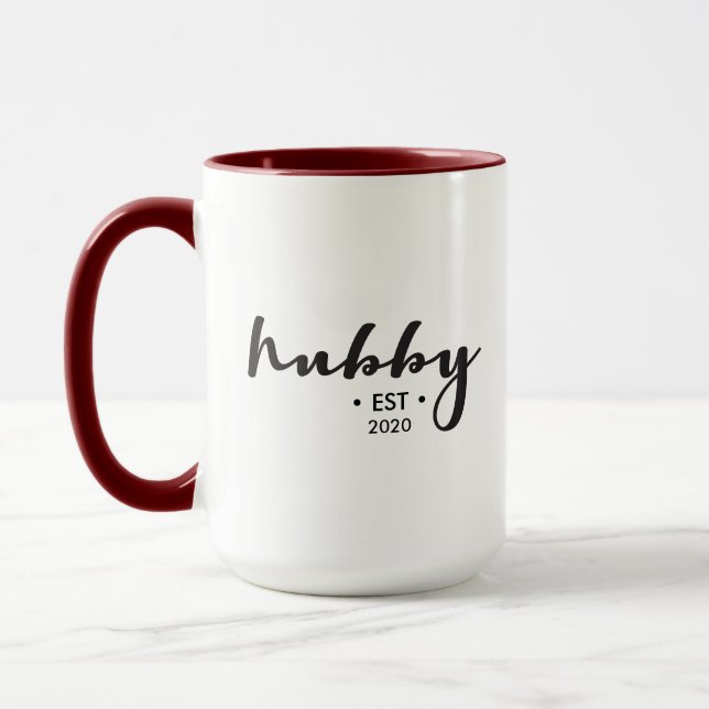 Caneca Hubby de Script Moderno do Ano Personalizado (Esquerda)