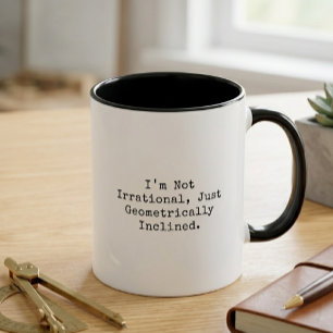 Caneca Humor Matemático Não Irracional com Inclinação Geo