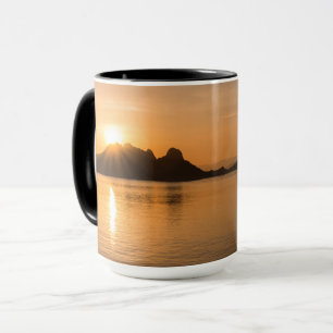 Caneca Ilha de Komodo ao pôr do sol