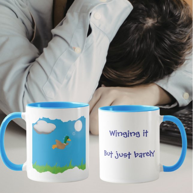 Caneca Improvisando Mas Só Quase - Humor de Pato (Criador carregado)