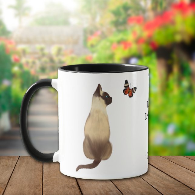 Caneca Intriguindo a Vida da Borboleta Gato Siamesa (Criador carregado)