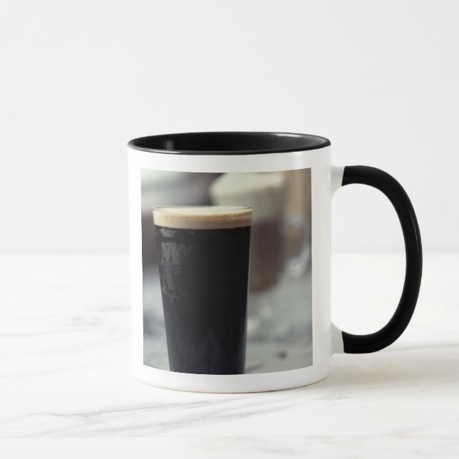 Caneca Irlanda. Cerveja preta. (Direita)