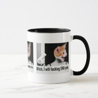 Caneca irritada do gato para ameaçar pessoas que